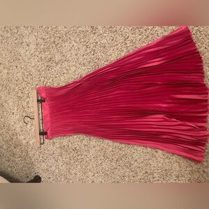 Cute pink pleated skirt!!